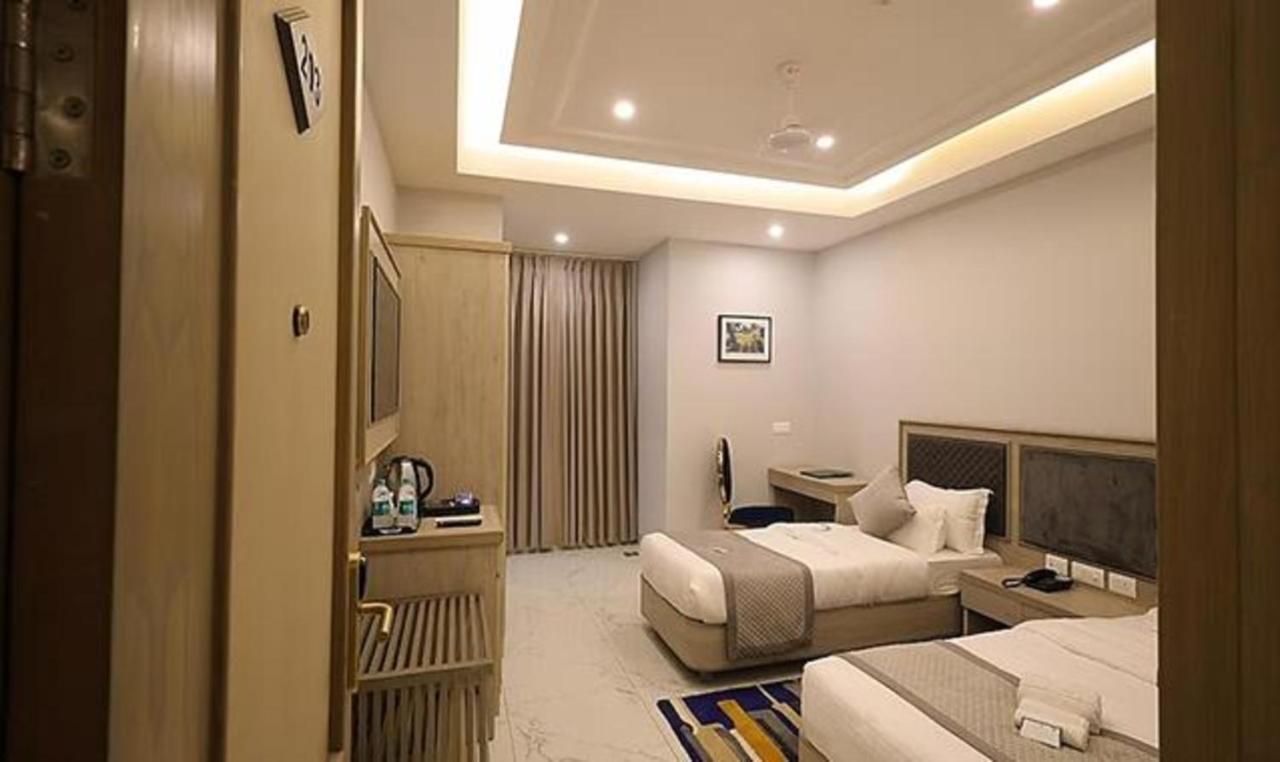 Fabhotel Prime Hampton By Ic'S Noida Exterior foto
